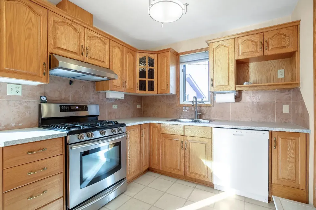 47 Montrose Crescent NE Calgary AB T3E 5P3