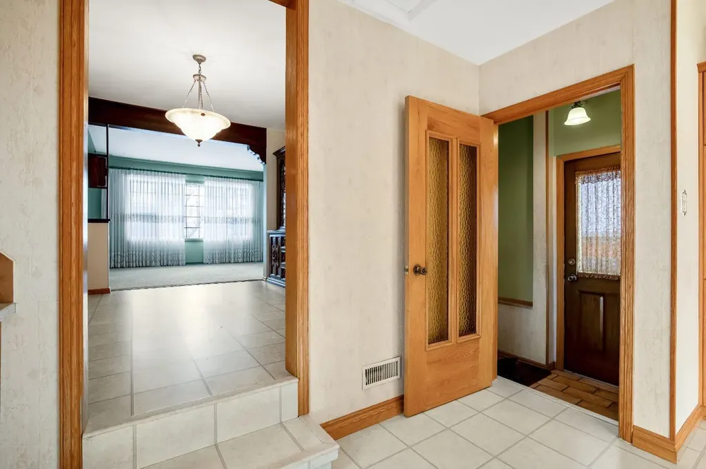 47 Montrose Crescent NE Calgary AB T3E 5P3