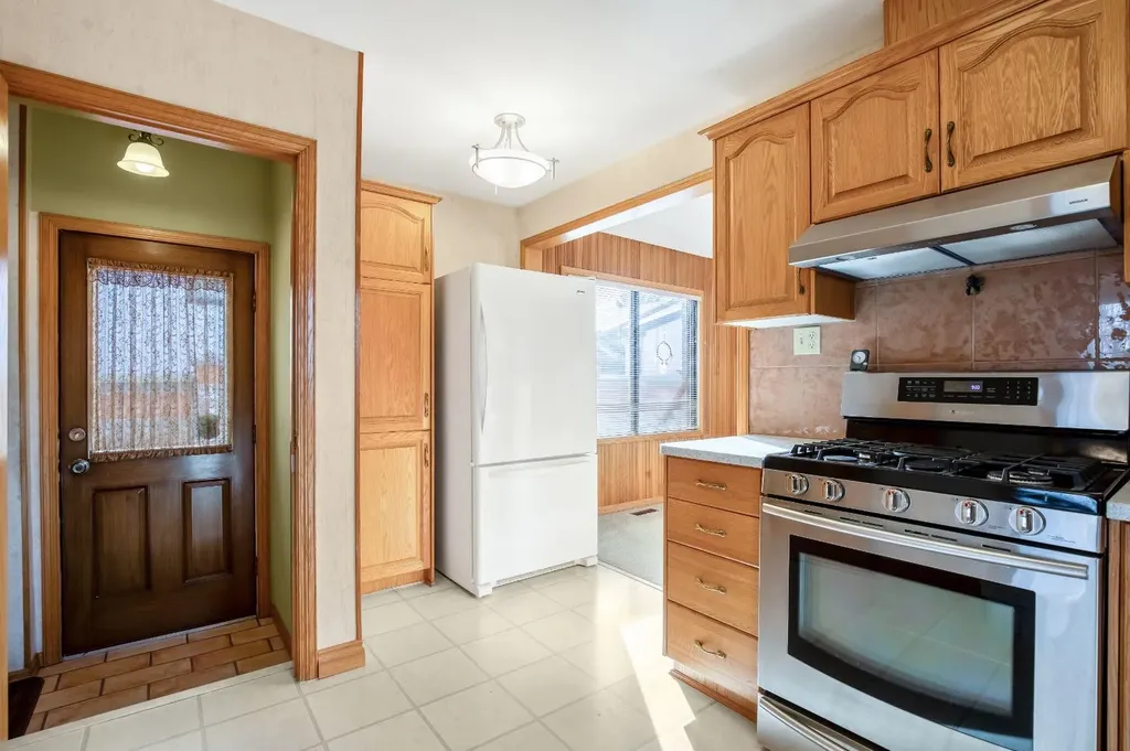 47 Montrose Crescent NE Calgary AB T3E 5P3