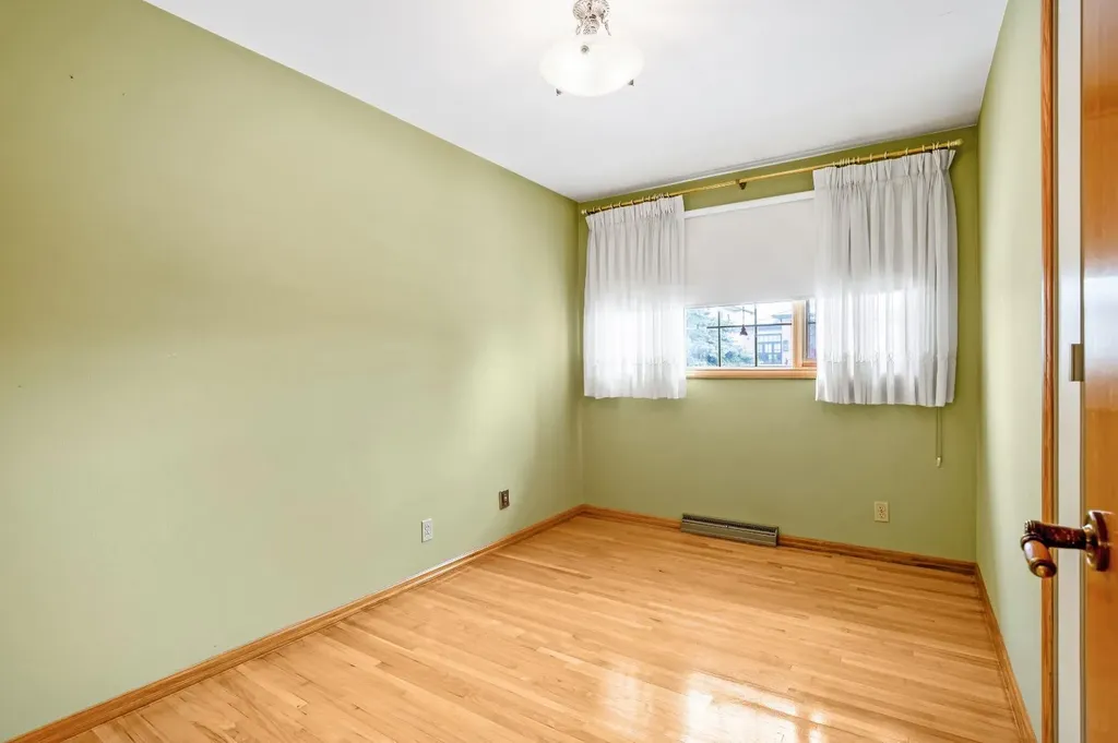 47 Montrose Crescent NE Calgary AB T3E 5P3