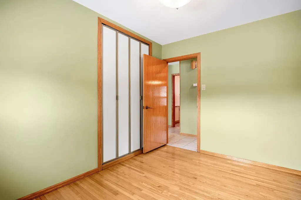 47 Montrose Crescent NE Calgary AB T3E 5P3