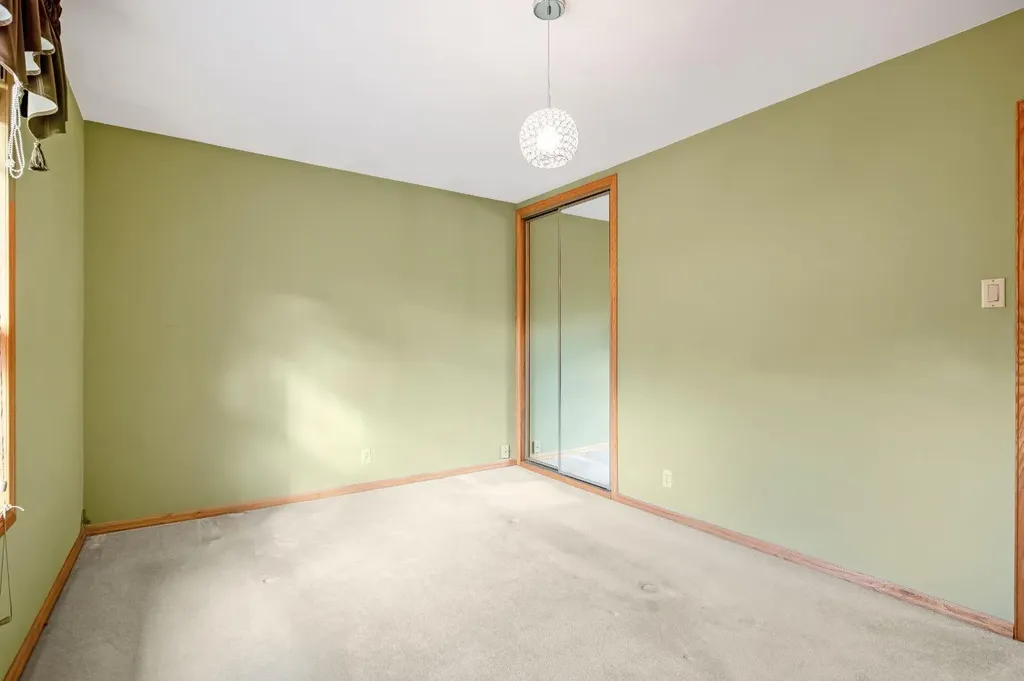 47 Montrose Crescent NE Calgary AB T3E 5P3