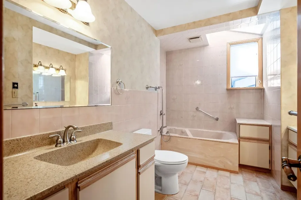 47 Montrose Crescent NE Calgary AB T3E 5P3