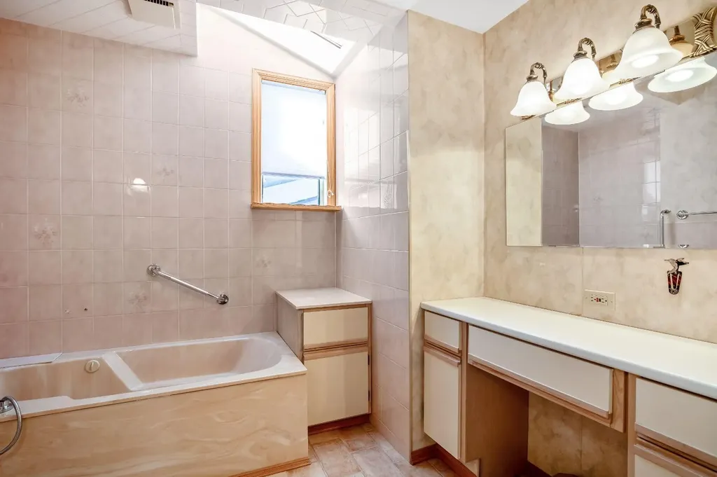 47 Montrose Crescent NE Calgary AB T3E 5P3