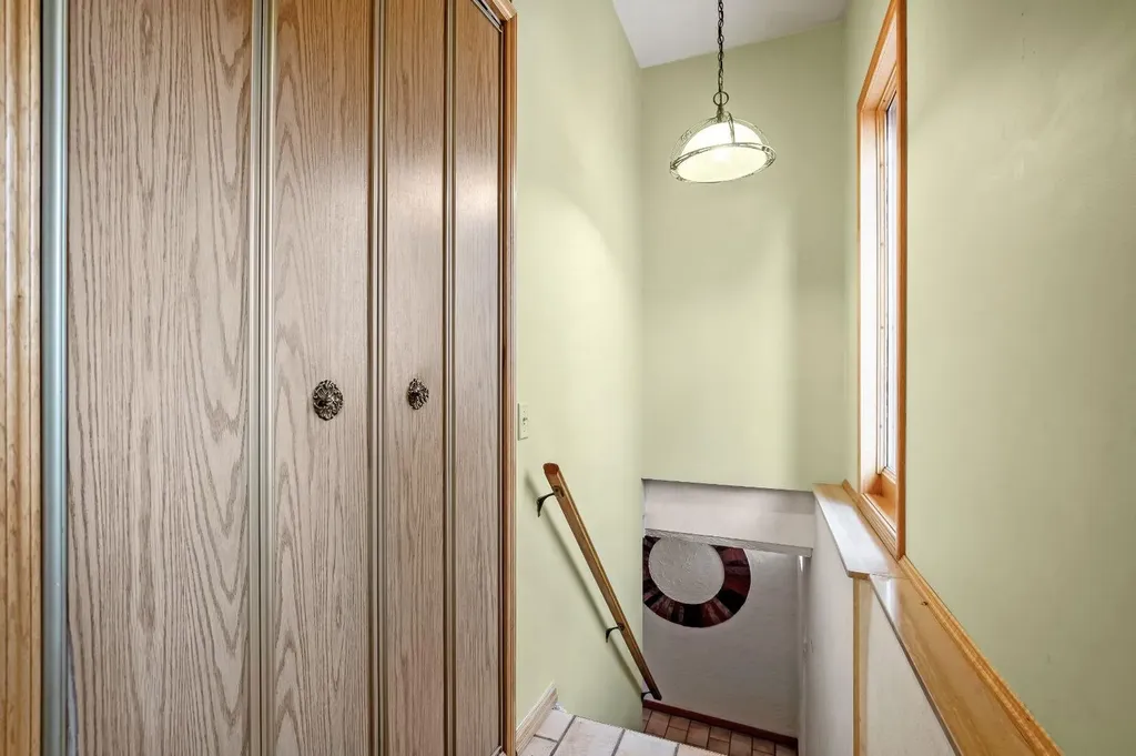 47 Montrose Crescent NE Calgary AB T3E 5P3