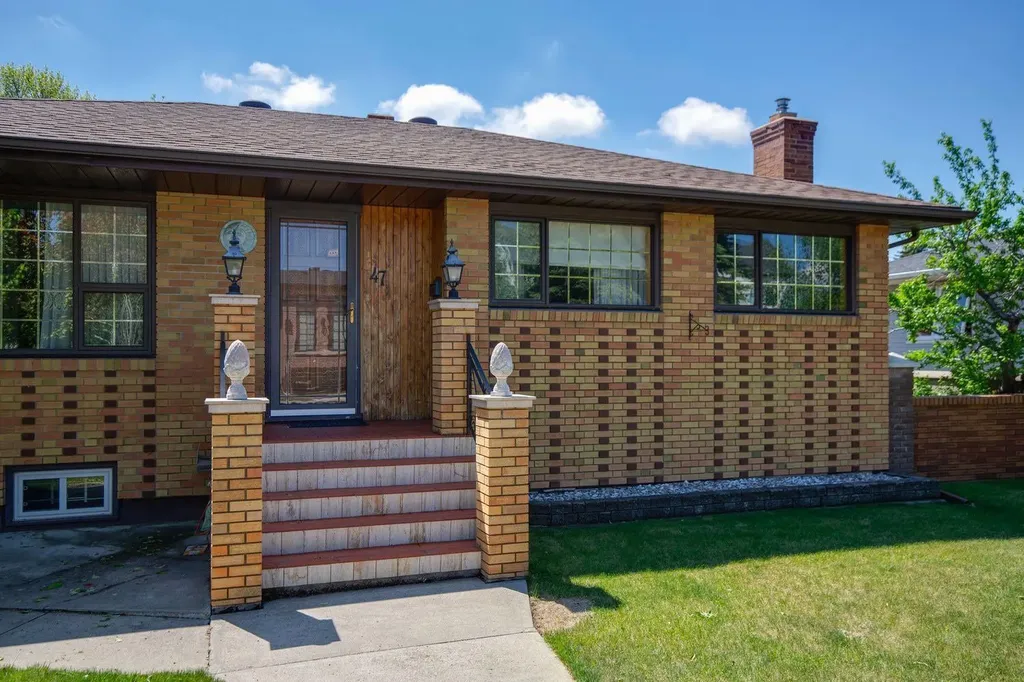 47 Montrose Crescent NE Calgary AB T3E 5P3