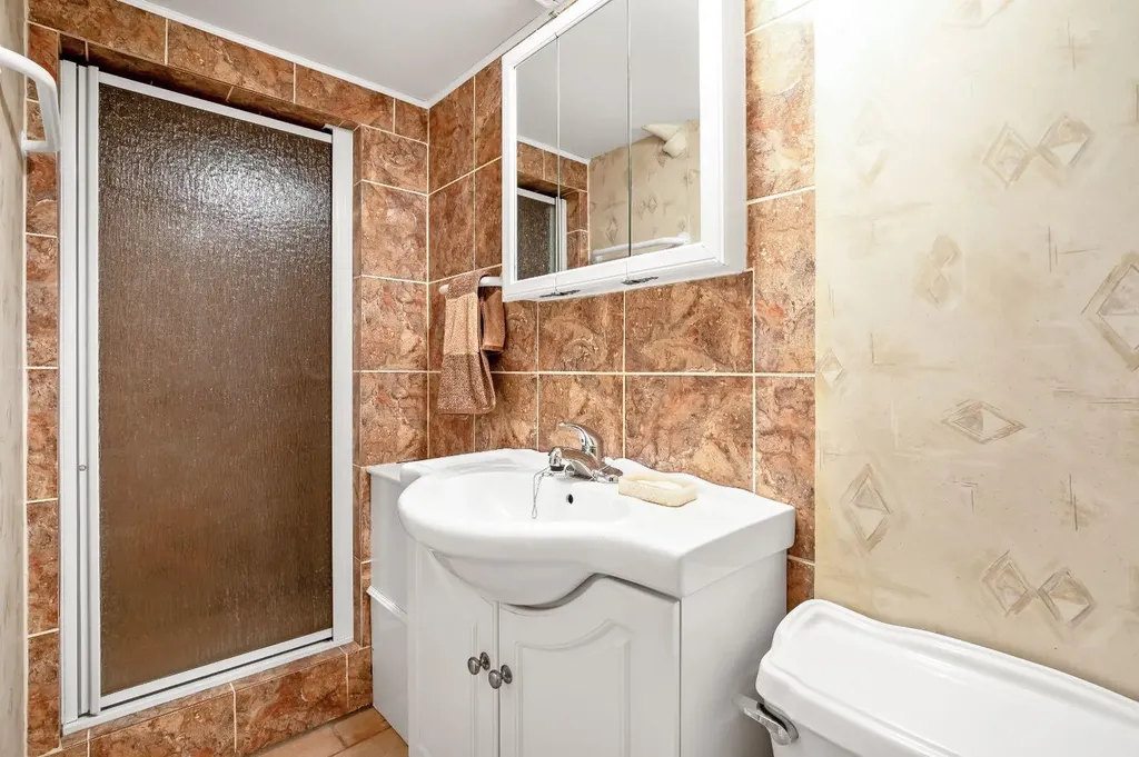 47 Montrose Crescent NE Calgary AB T3E 5P3