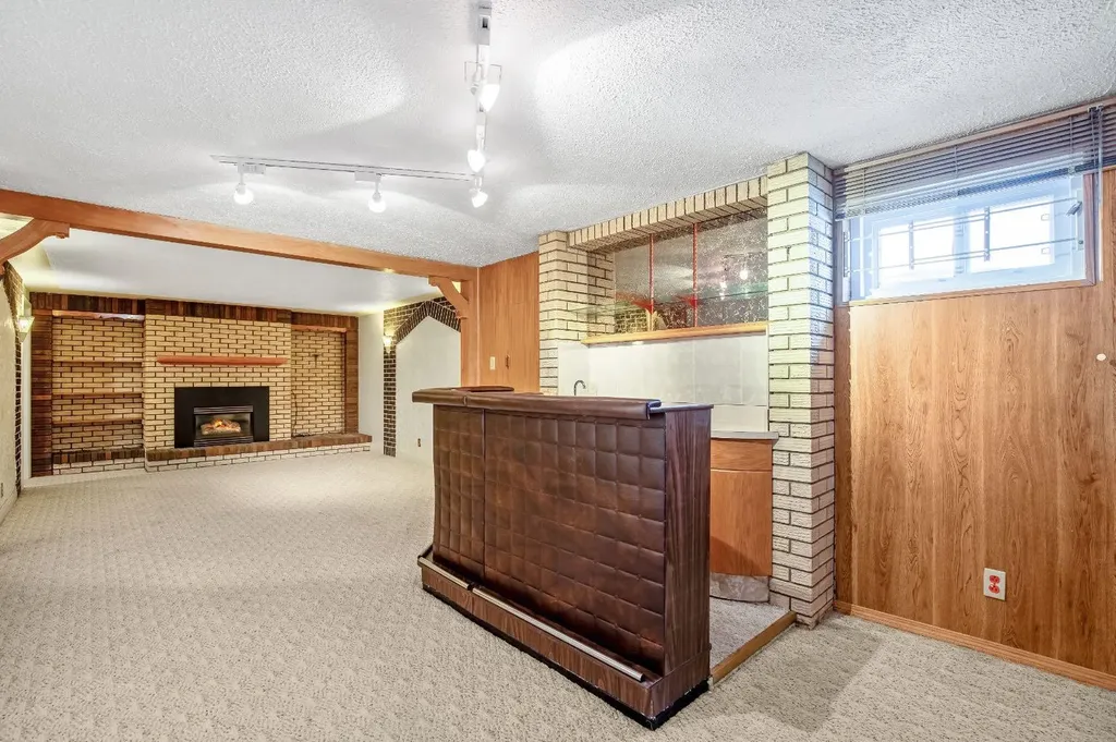 47 Montrose Crescent NE Calgary AB T3E 5P3