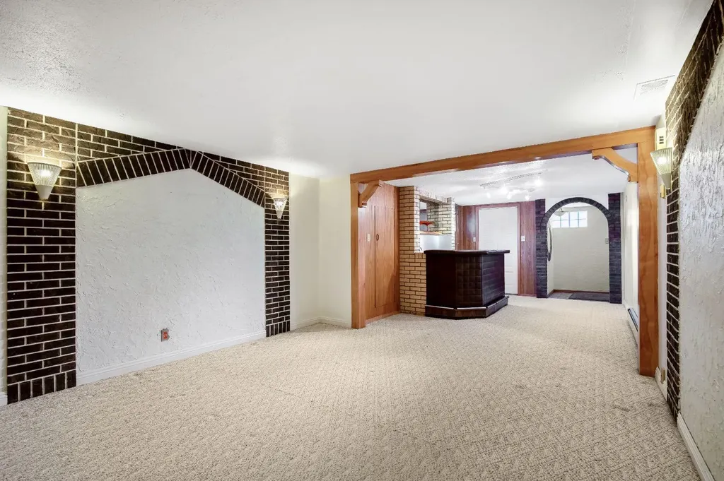 47 Montrose Crescent NE Calgary AB T3E 5P3