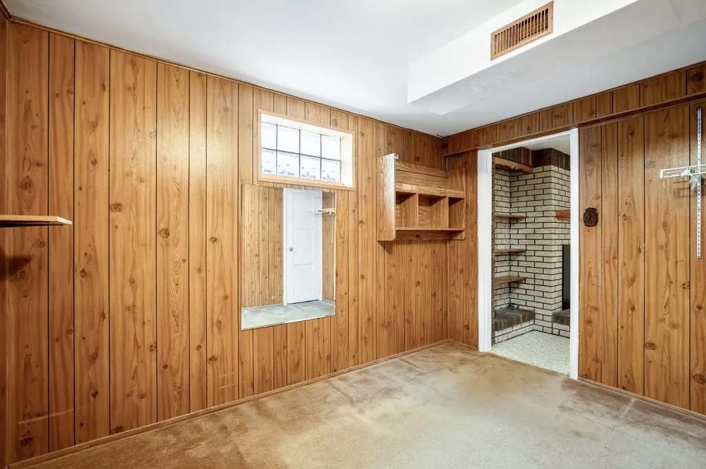 47 Montrose Crescent NE Calgary AB T3E 5P3