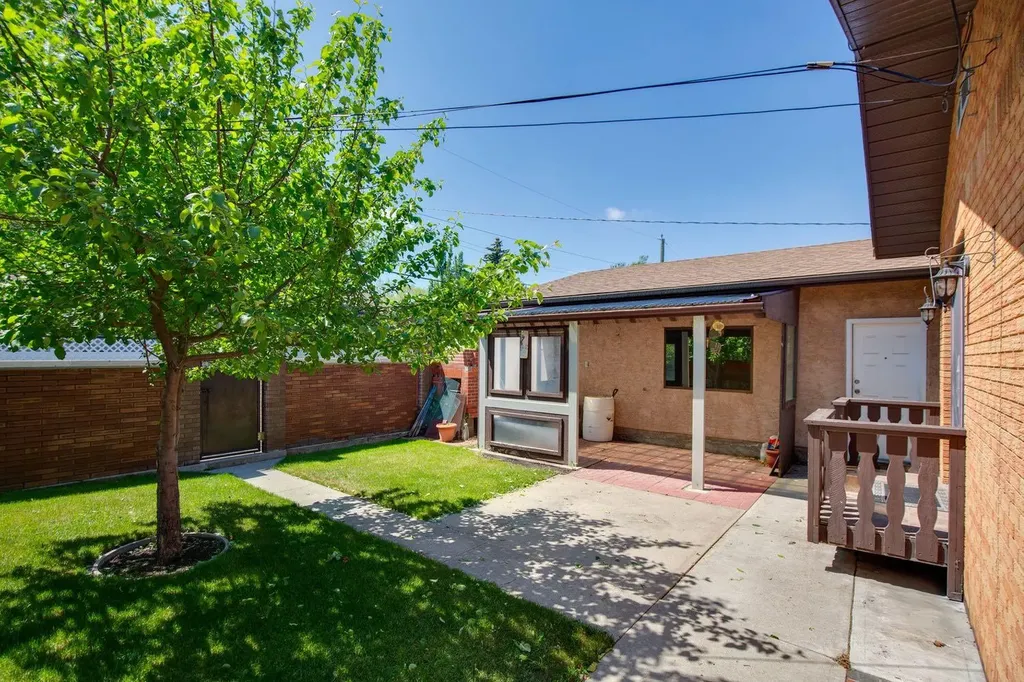 47 Montrose Crescent NE Calgary AB T3E 5P3