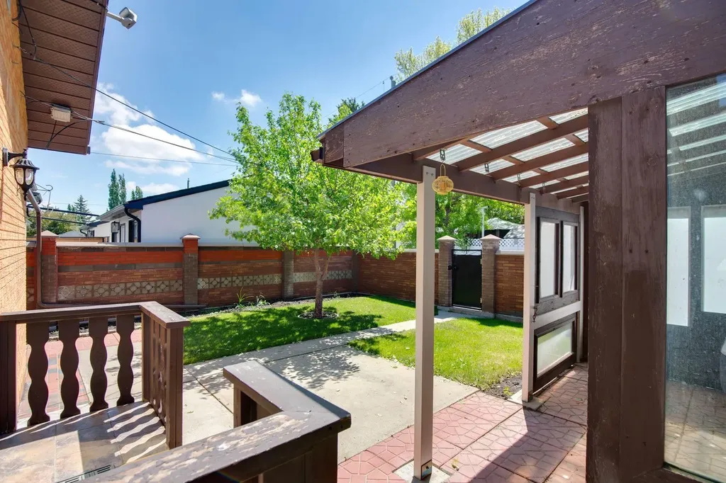 47 Montrose Crescent NE Calgary AB T3E 5P3
