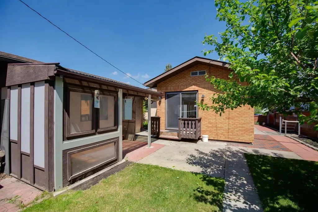 47 Montrose Crescent NE Calgary AB T3E 5P3