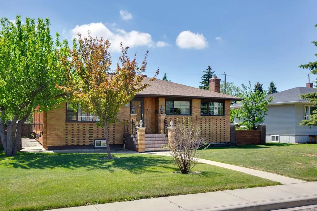 47 Montrose Crescent NE Calgary AB T3E 5P3