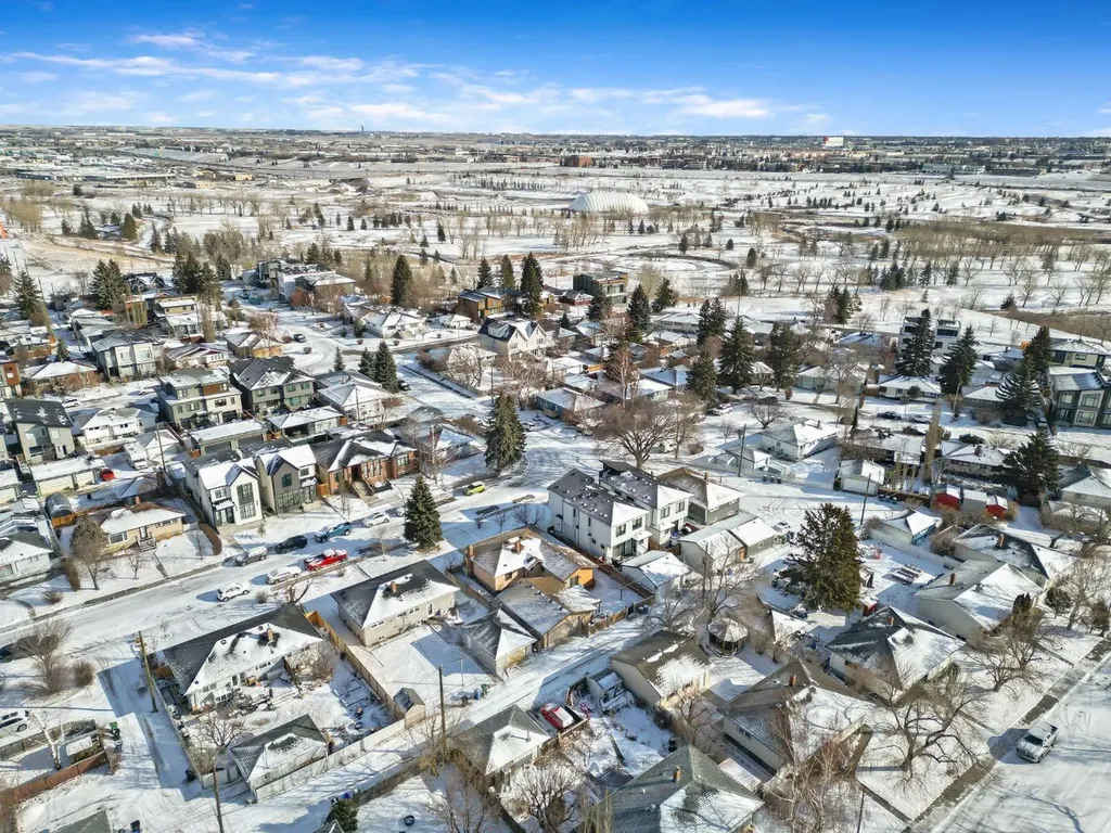 47 Montrose Crescent NE Calgary AB T3E 5P3