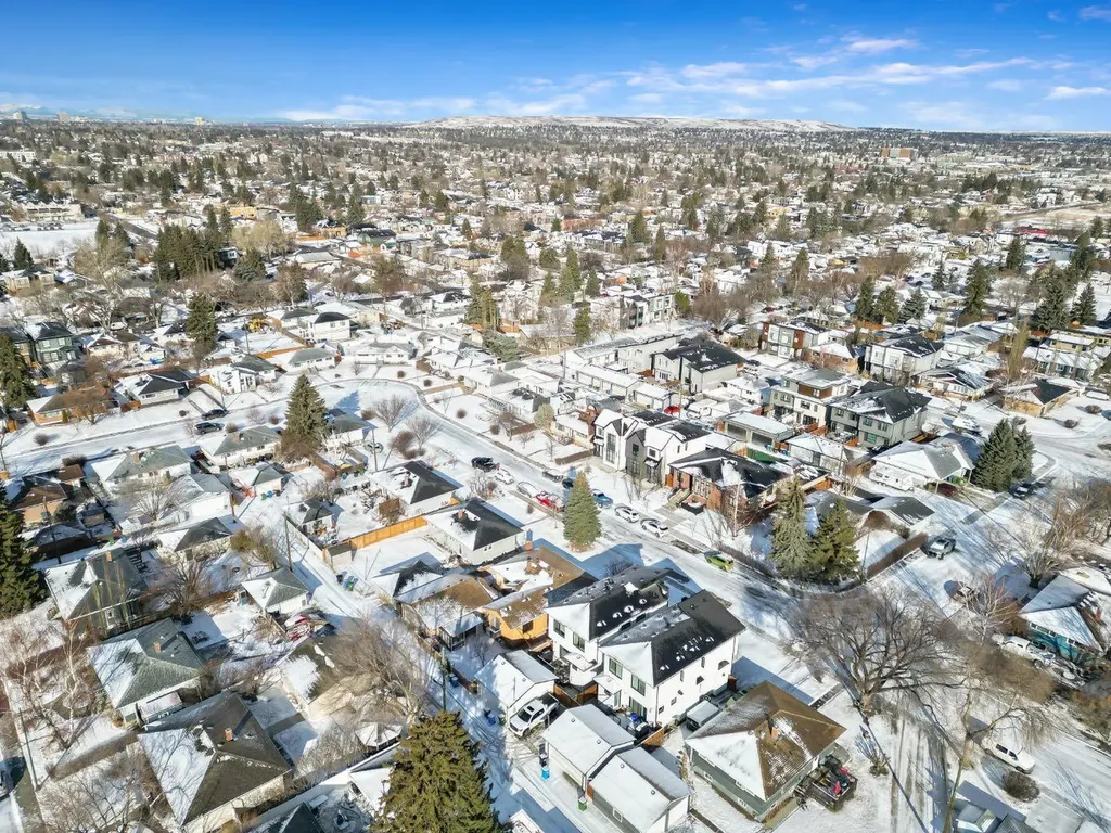 47 Montrose Crescent NE Calgary AB T3E 5P3