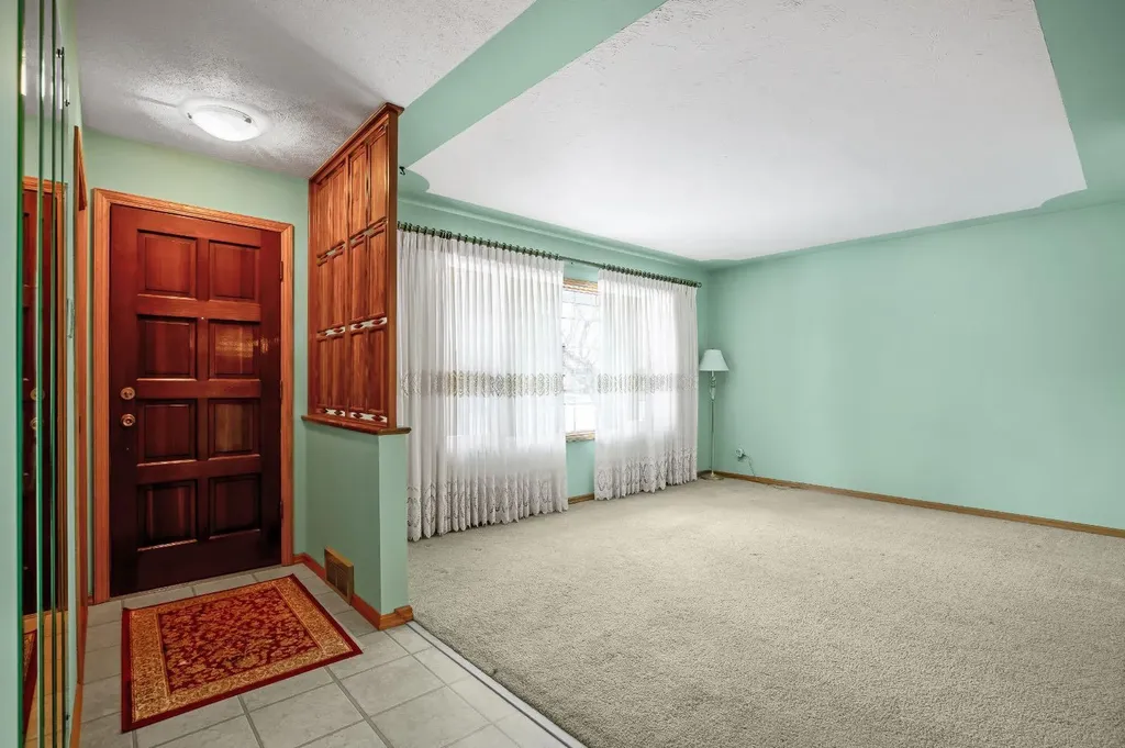 47 Montrose Crescent NE Calgary AB T3E 5P3