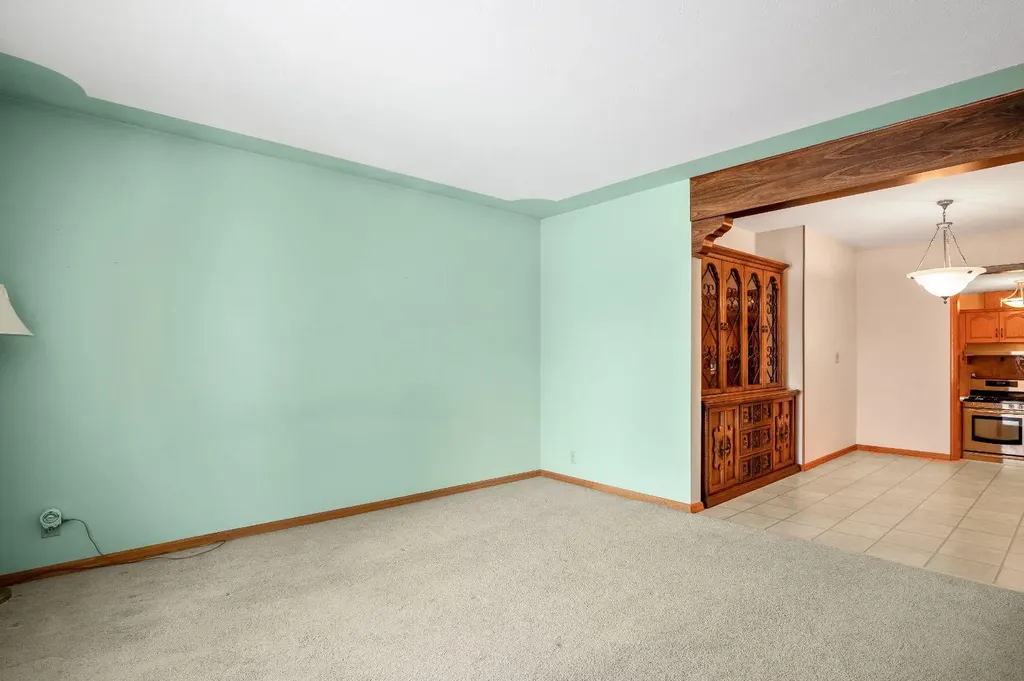 47 Montrose Crescent NE Calgary AB T3E 5P3