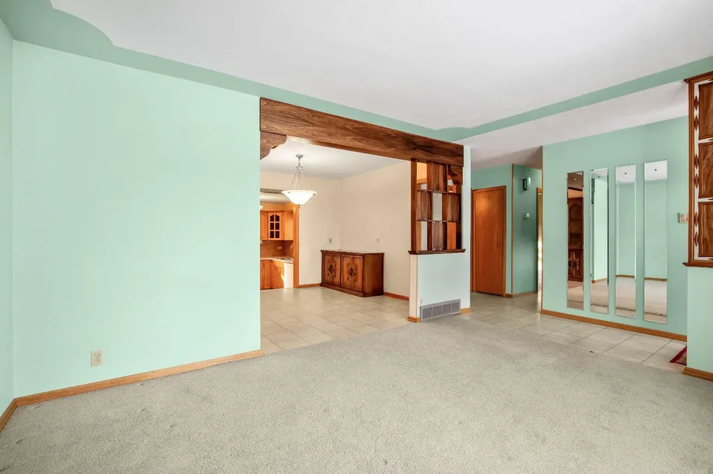 47 Montrose Crescent NE Calgary AB T3E 5P3