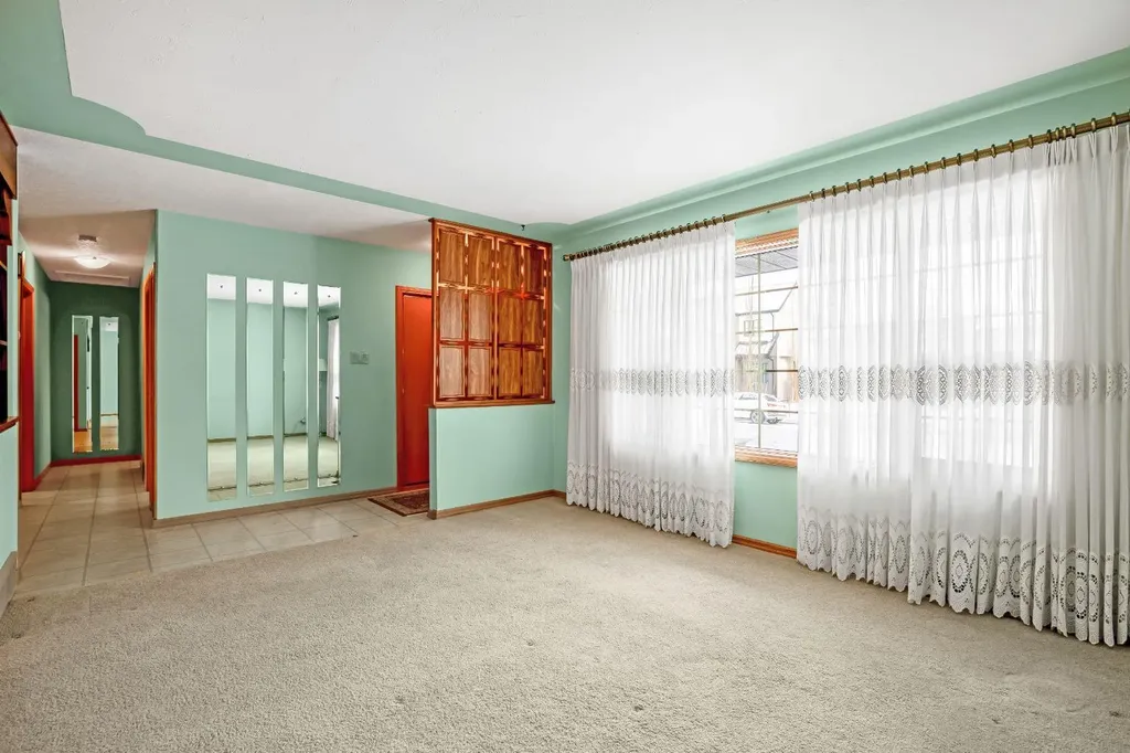 47 Montrose Crescent NE Calgary AB T3E 5P3