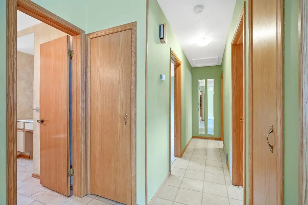 47 Montrose Crescent NE Calgary AB T3E 5P3