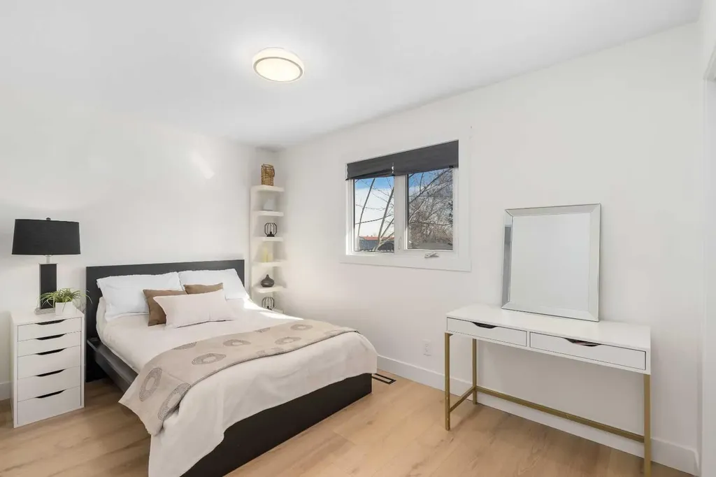 824 Canna Crescent SW Calgary AB T2W 1N9
