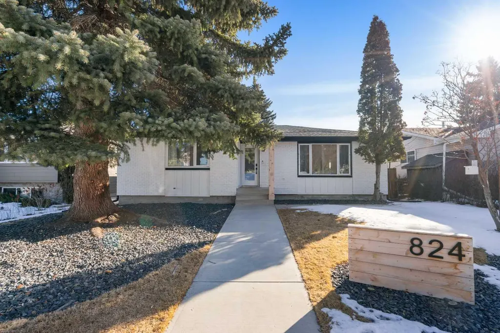 824 Canna Crescent SW Calgary AB T2W 1N9