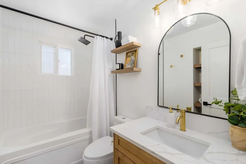 824 Canna Crescent SW Calgary AB T2W 1N9