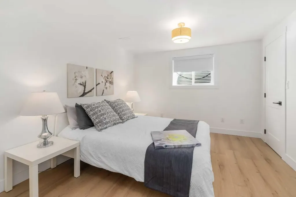 824 Canna Crescent SW Calgary AB T2W 1N9