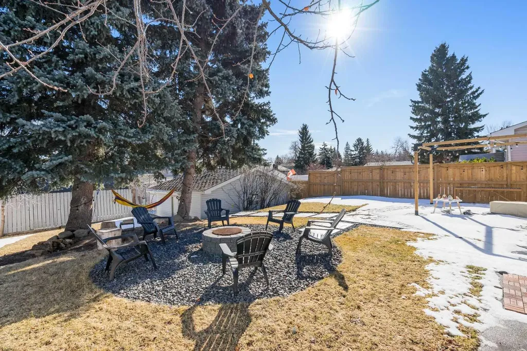 824 Canna Crescent SW Calgary AB T2W 1N9