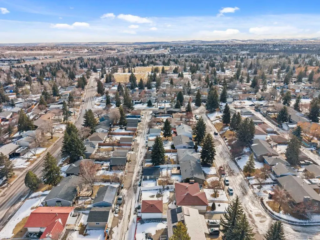 824 Canna Crescent SW Calgary AB T2W 1N9