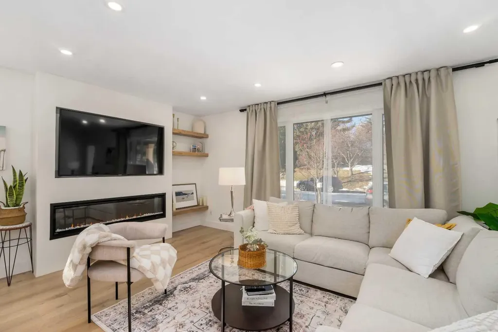 824 Canna Crescent SW Calgary AB T2W 1N9