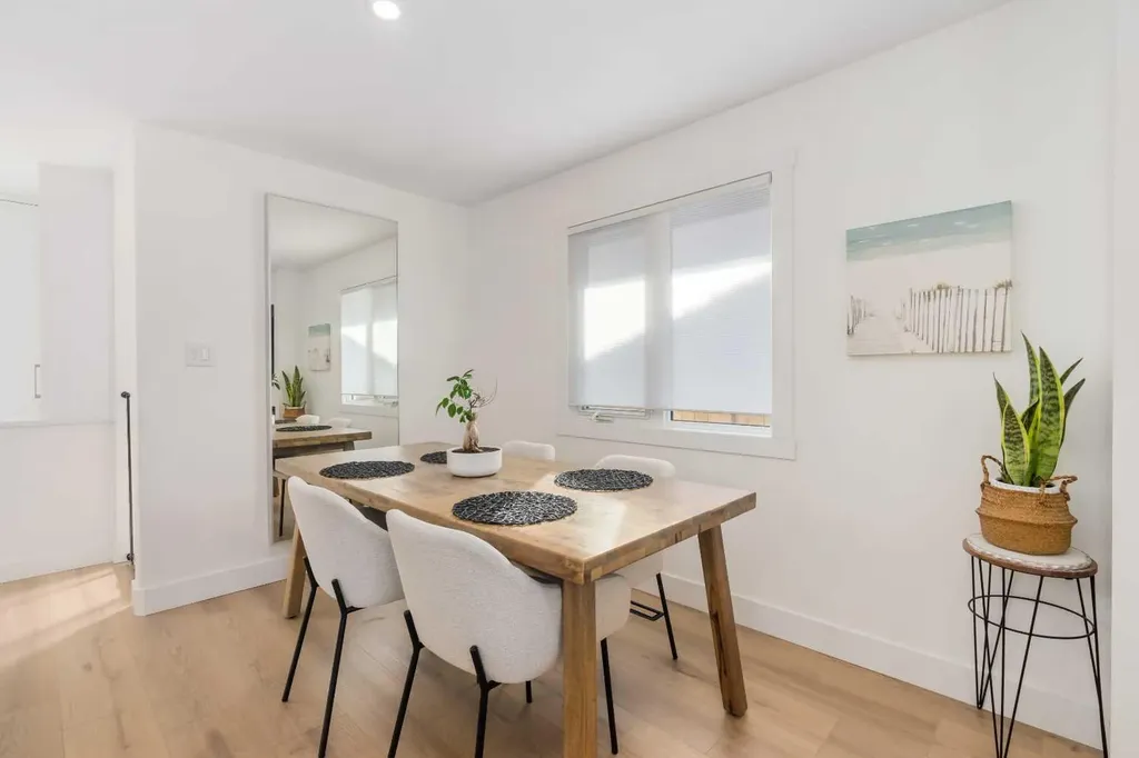 824 Canna Crescent SW Calgary AB T2W 1N9