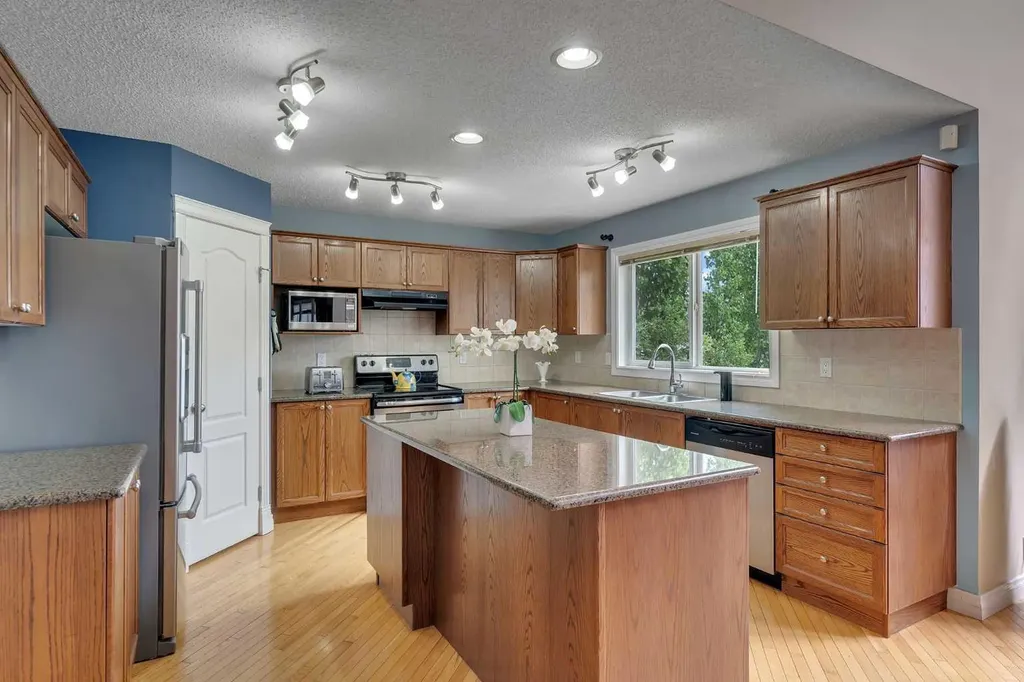 169 West Creek Boulevard Chestermere AB T1X 1P5