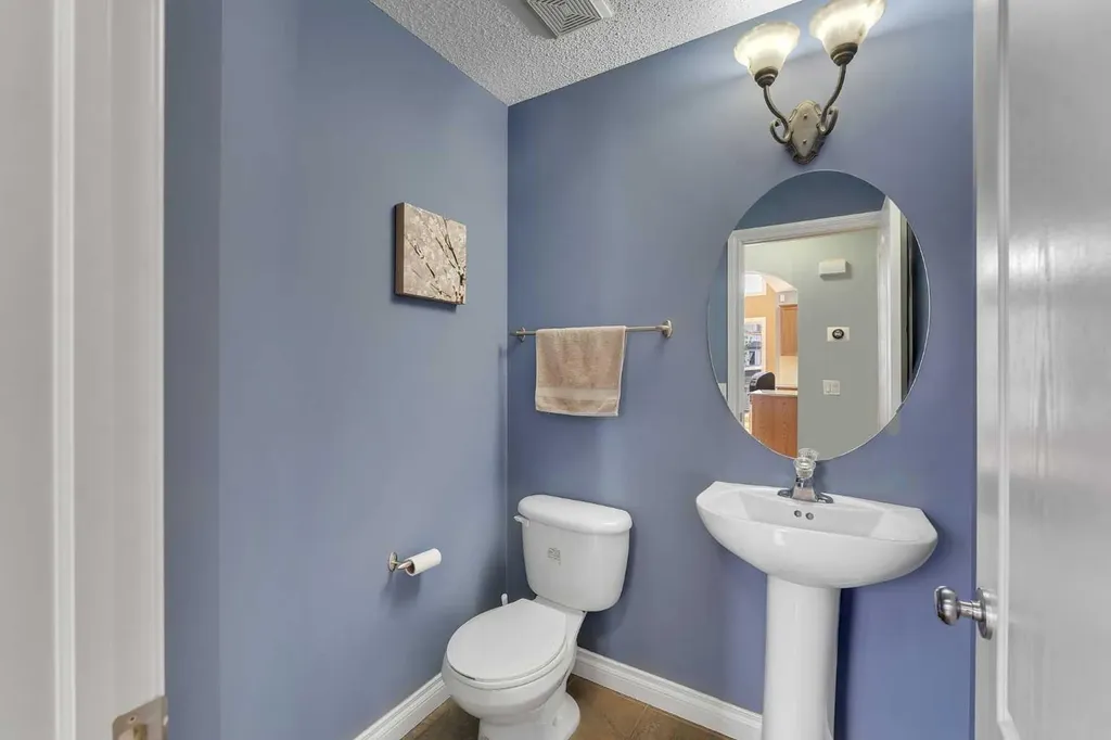 169 West Creek Boulevard Chestermere AB T1X 1P5