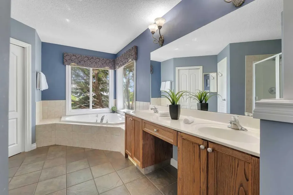 169 West Creek Boulevard Chestermere AB T1X 1P5