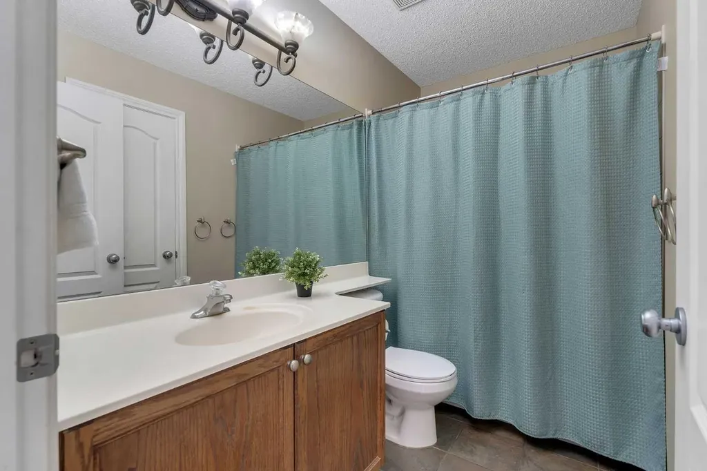 169 West Creek Boulevard Chestermere AB T1X 1P5