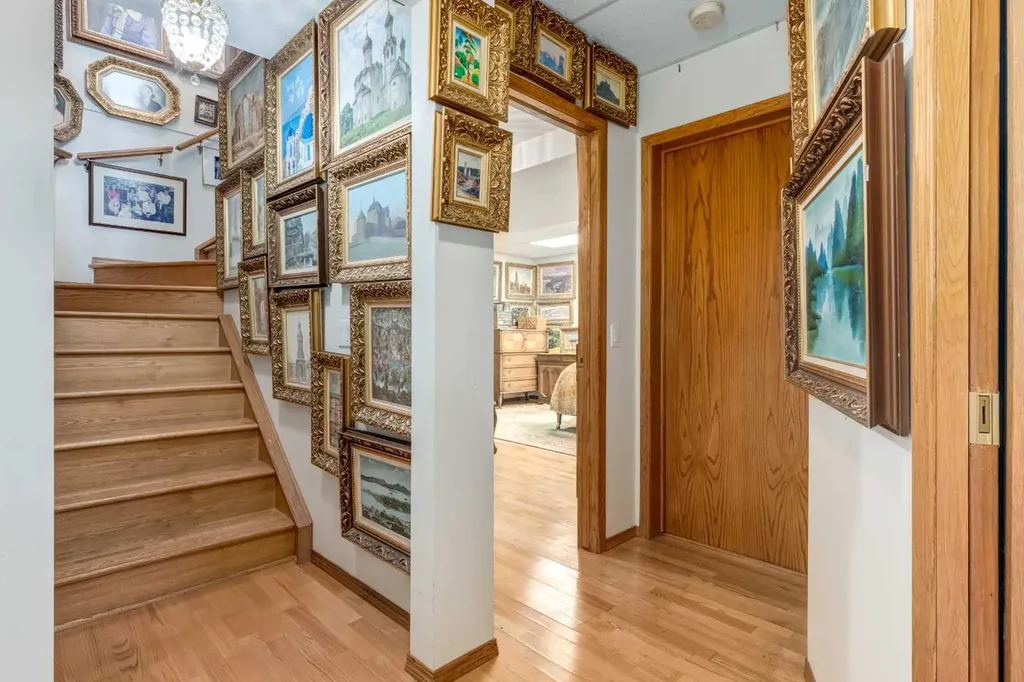 170 Oakbriar Close SW Calgary AB T2V 5G6