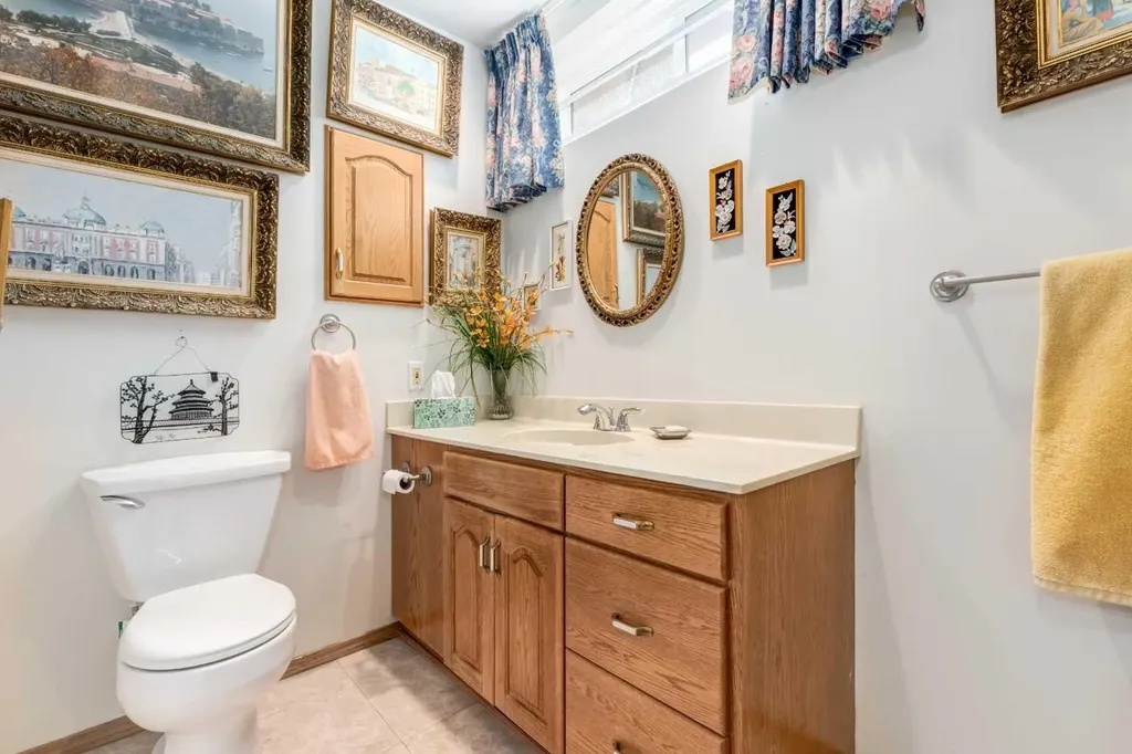 170 Oakbriar Close SW Calgary AB T2V 5G6