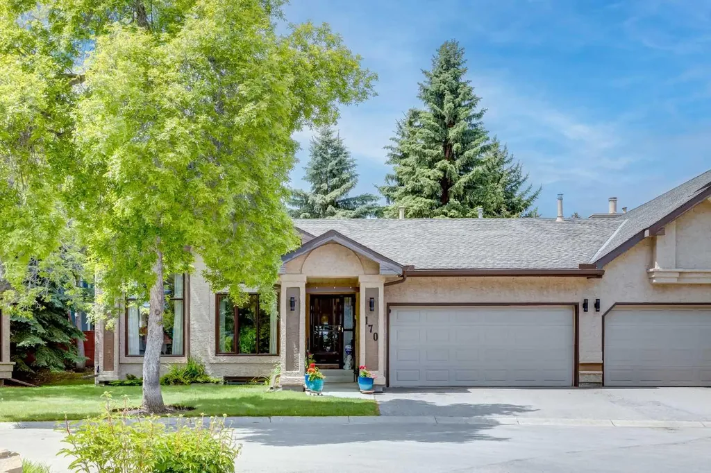 170 Oakbriar Close SW Calgary AB T2V 5G6
