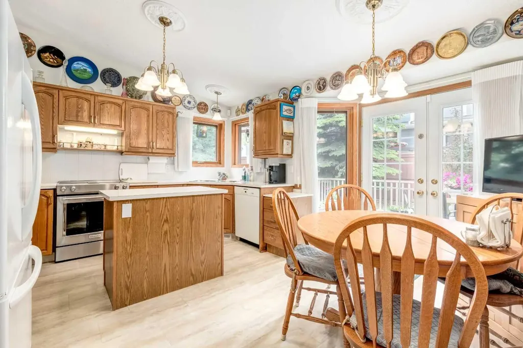 170 Oakbriar Close SW Calgary AB T2V 5G6
