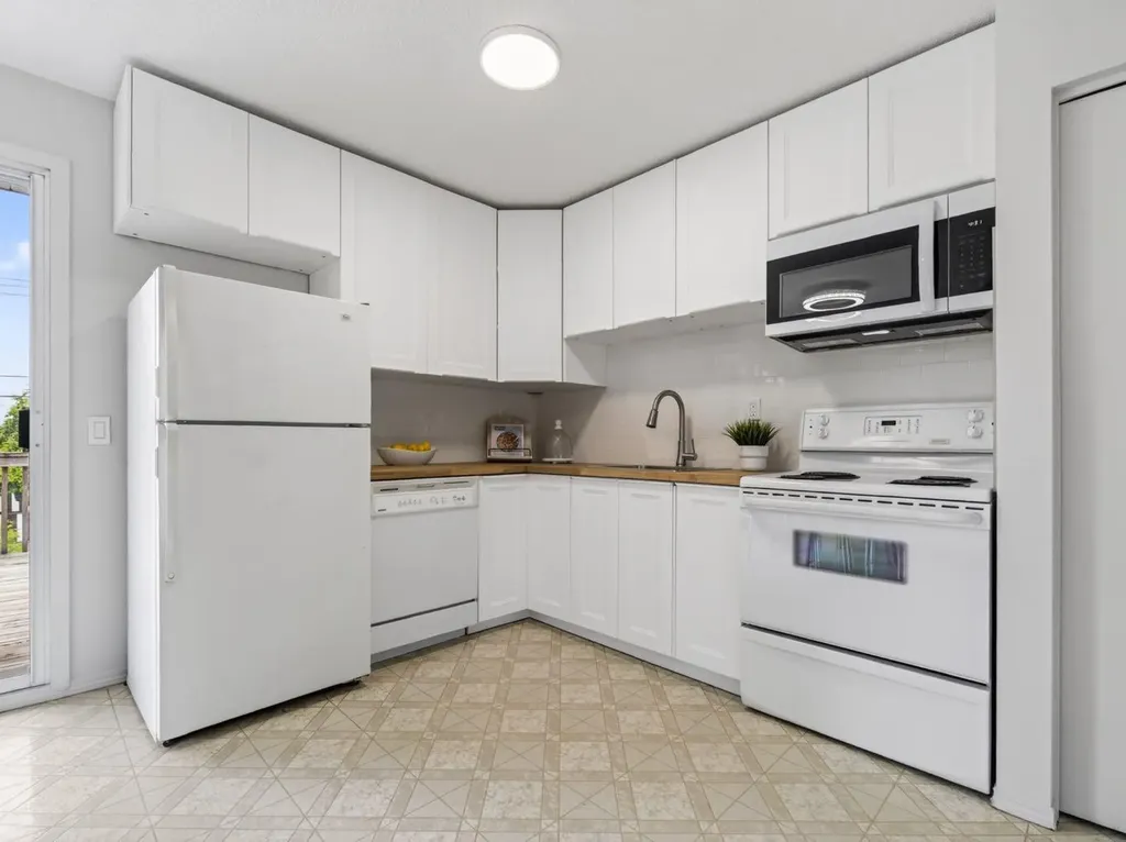 847 Raynard Crescent SE Calgary AB T2A 1X6