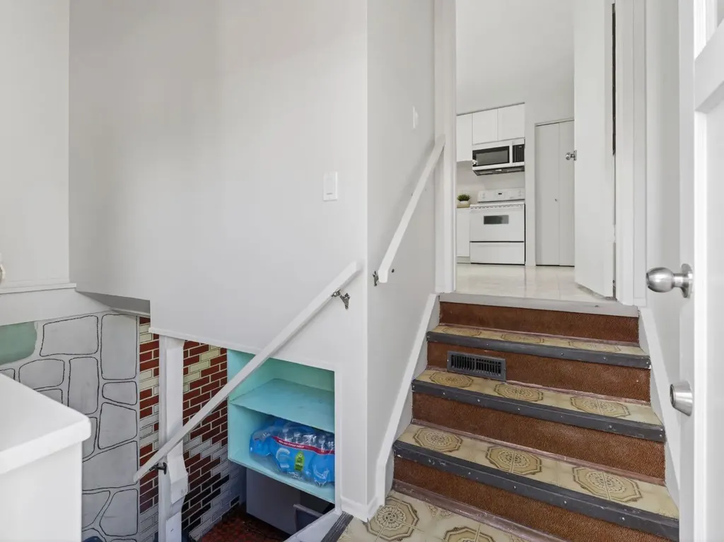 847 Raynard Crescent SE Calgary AB T2A 1X6