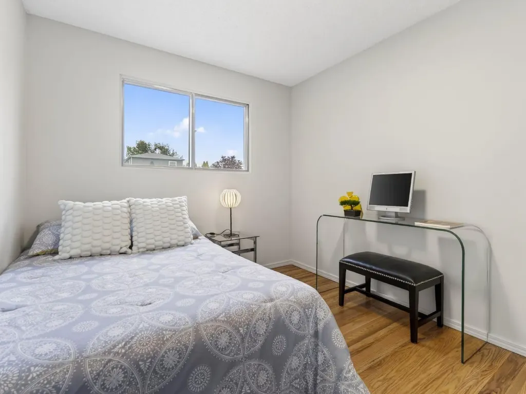 847 Raynard Crescent SE Calgary AB T2A 1X6