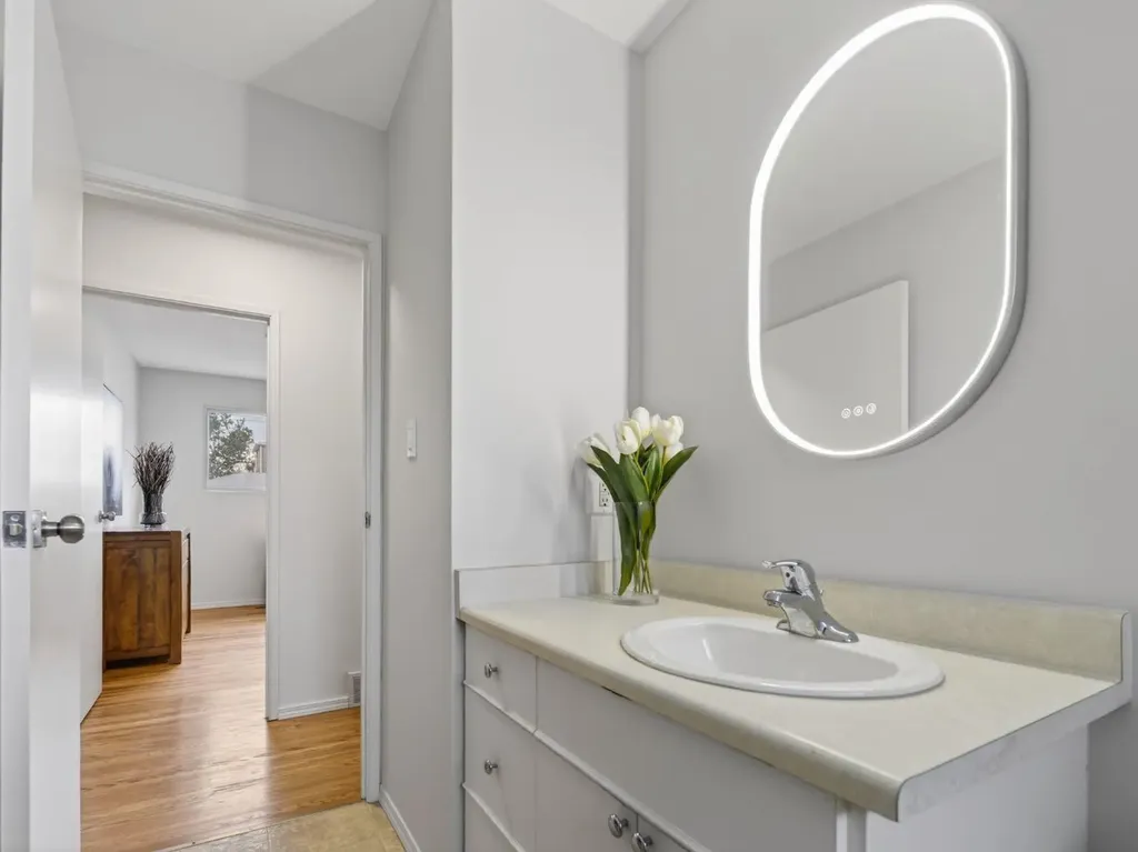 847 Raynard Crescent SE Calgary AB T2A 1X6