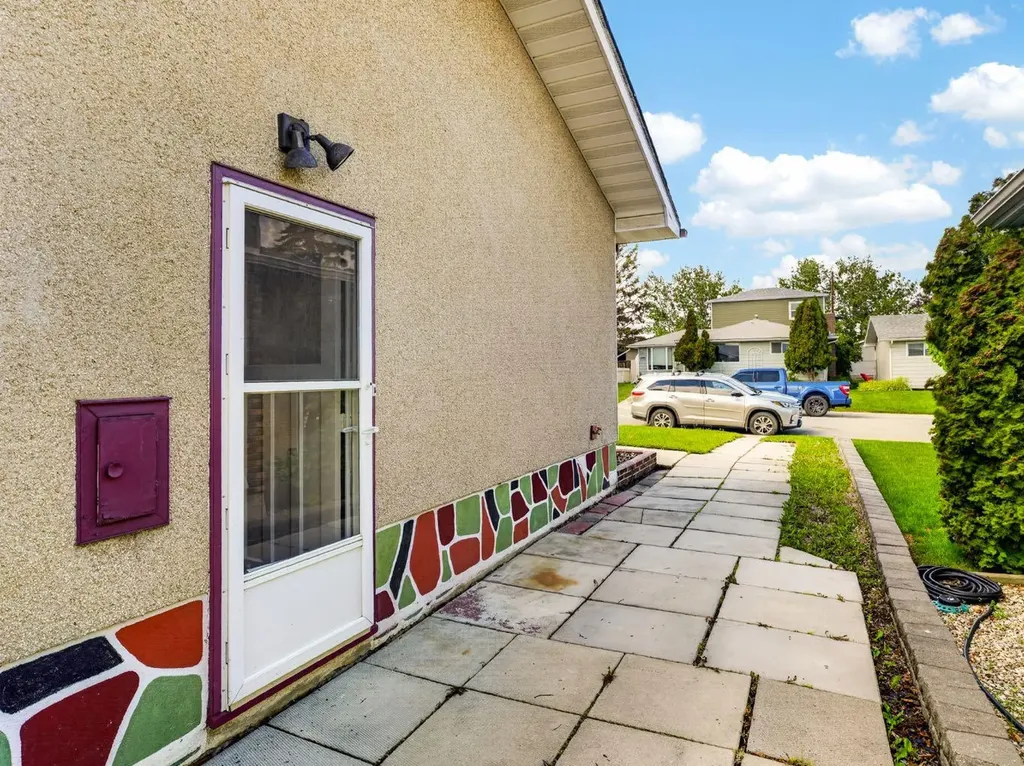 847 Raynard Crescent SE Calgary AB T2A 1X6