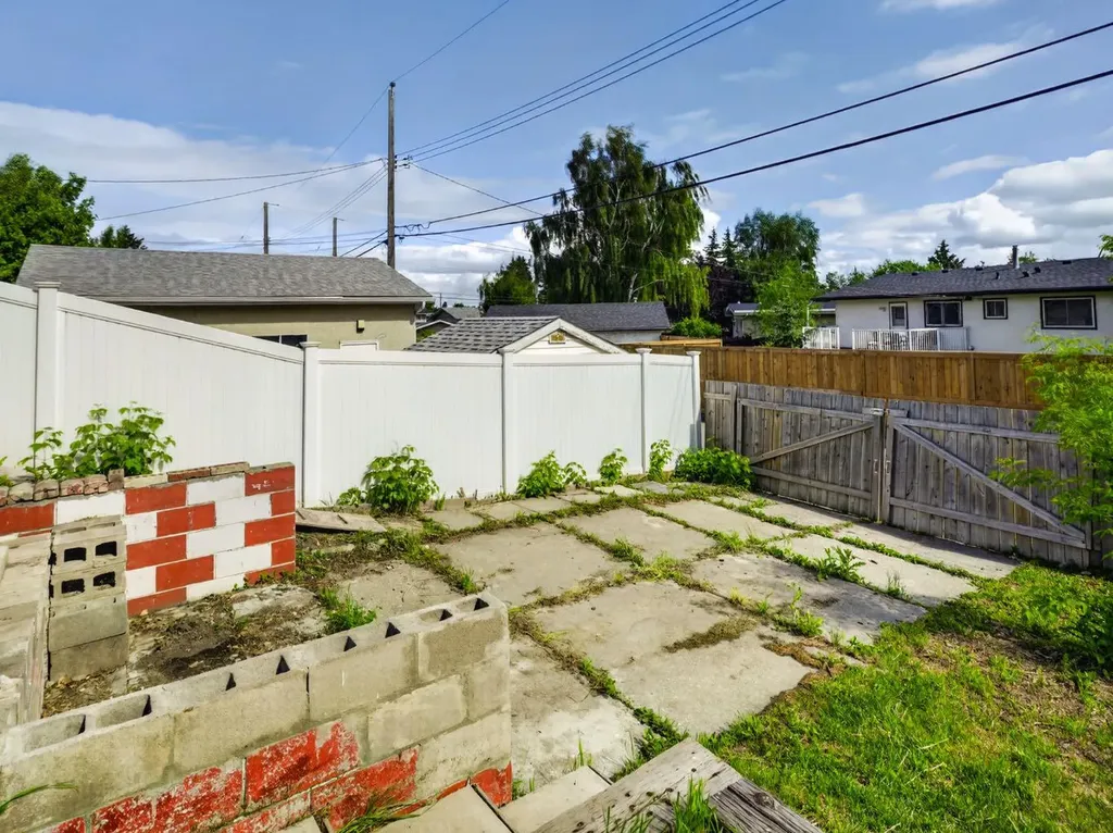 847 Raynard Crescent SE Calgary AB T2A 1X6