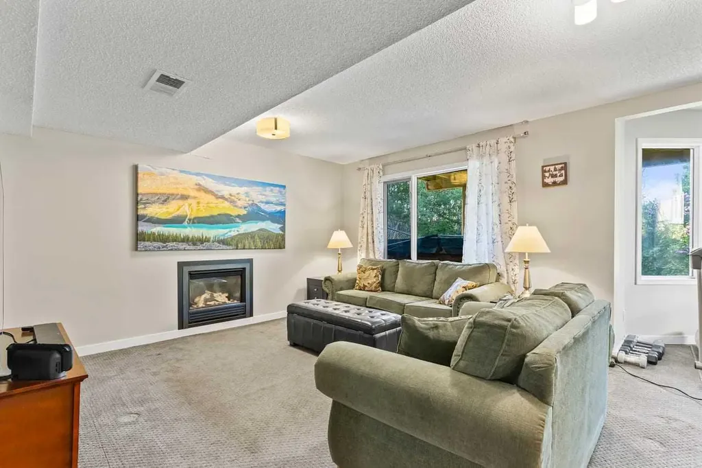 68 Christie Knoll Heights SW Calgary AB T3H 2V2