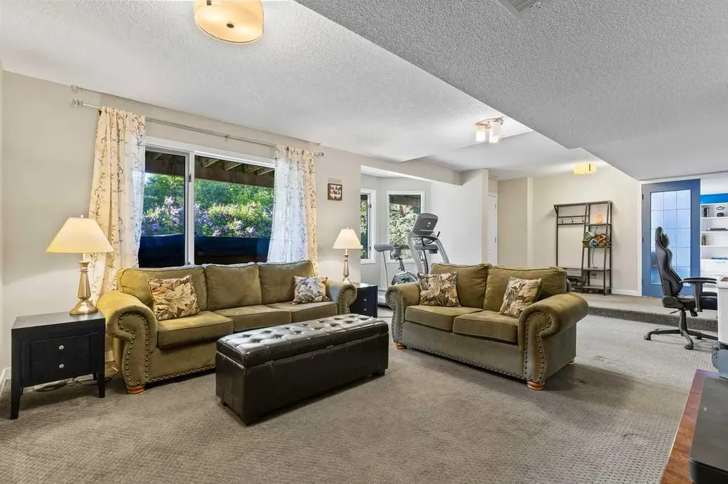68 Christie Knoll Heights SW Calgary AB T3H 2V2