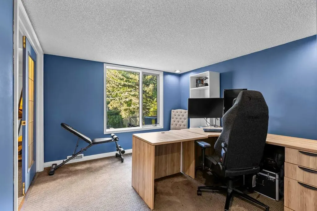 68 Christie Knoll Heights SW Calgary AB T3H 2V2